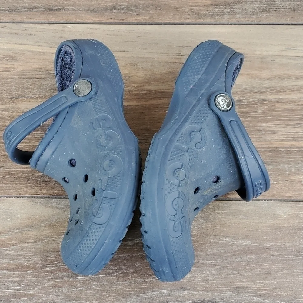 Crocs Junior boy insulated lined sandals flip flop shoes sz J2